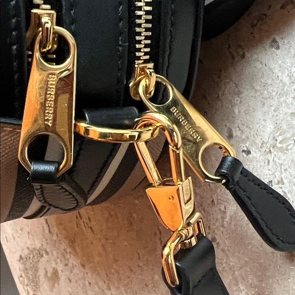 Burberry Louise Icon Stripe Bag + Matching Card Holder - Picture 14 of 14